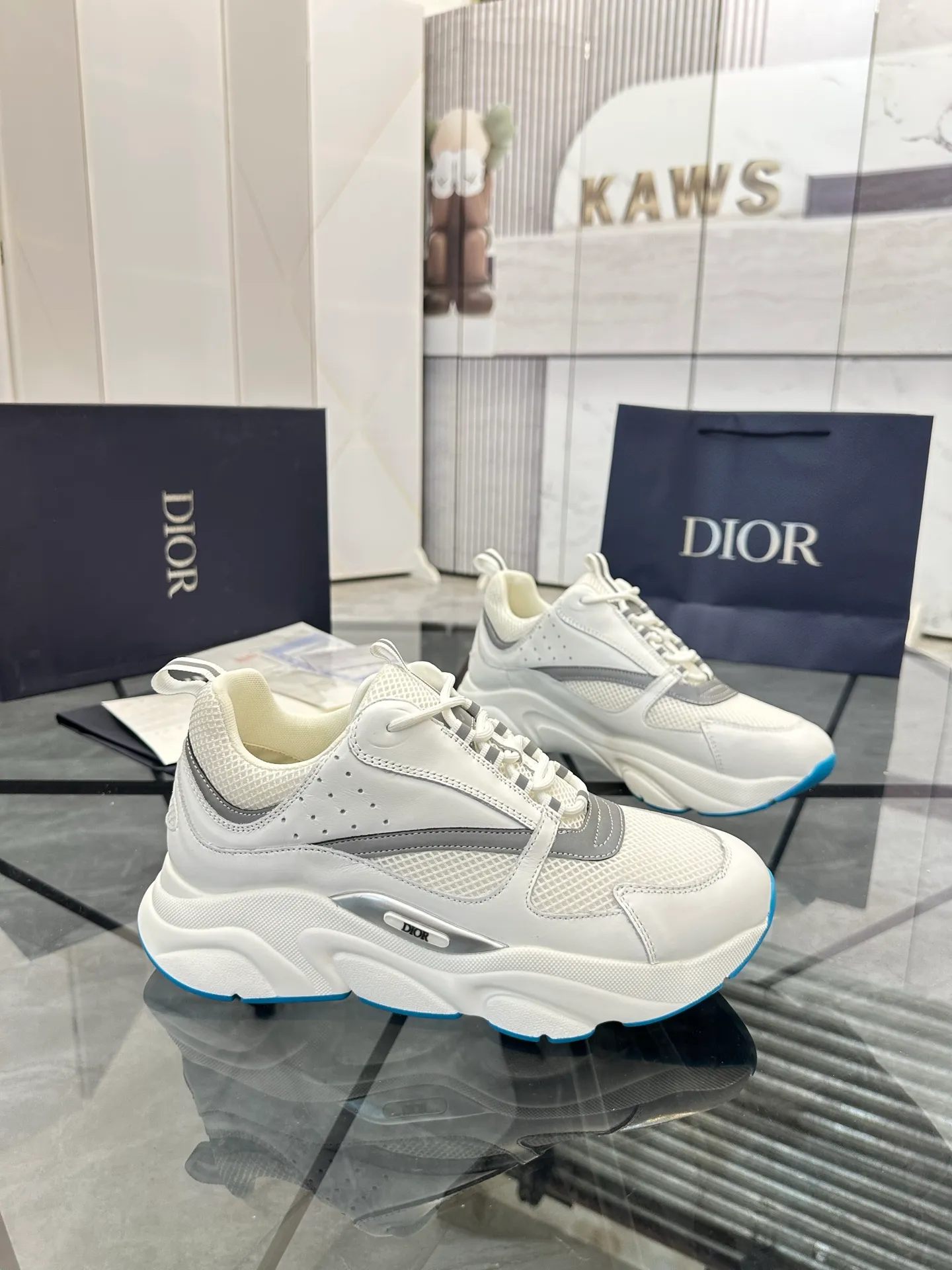 Men's shoes: 💰P460¥ Ready in Guangzhou, fully packaged Product trademark: Dior* "Dior*" low-top casual shoes Regular size: 38-46 (can be customized to 47) B22 Product materials: imported cowhide leather upper spliced ​​with original fabric, breathable lining, original outsole. Number: 920